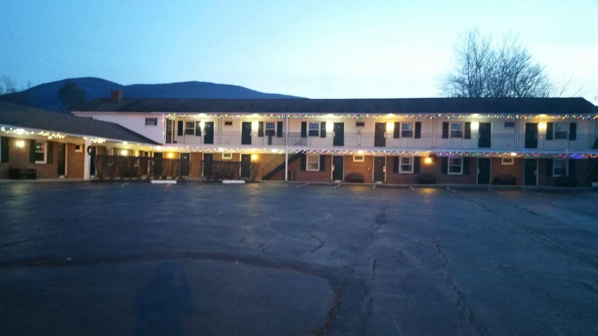 威廉斯敦霍华德约翰逊快捷酒店 外观 照片