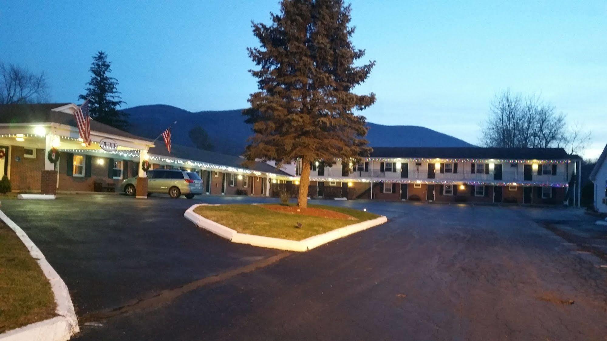 威廉斯敦霍华德约翰逊快捷酒店 外观 照片